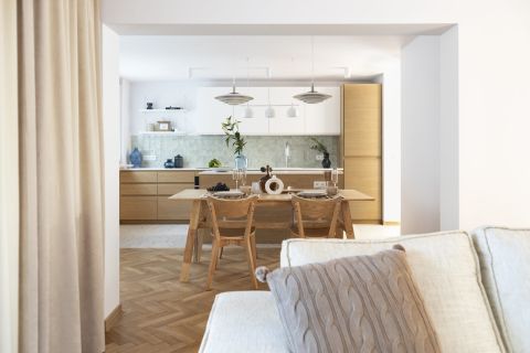 klasyka i nowoczesność w mieszkaniu w bloku z wielkiej płyty