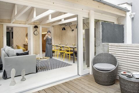 Nie sztuka zrobić mieszkanie z mieszkania, a ogród z ogrodu. Ewa urządziła apartament w suterenie, a patio zmieniła w