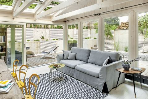 Nie sztuka zrobić mieszkanie z mieszkania, a ogród z ogrodu. Ewa urządziła apartament w suterenie, a patio zmieniła w