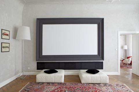 Myślisz pałac , widzisz stiuki, antyki, kandelabry. Tu po stawiku pływają gęsi garbonose, a z antykami