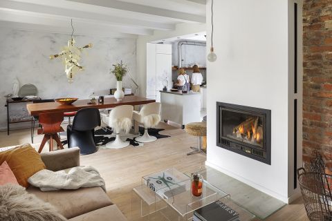 salon w stylu skandynawskim w starym domu