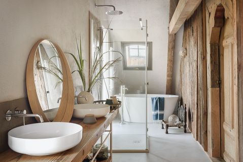nowoczesna łazienka z drewnem w starym domu