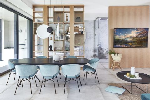 obrotowa ściana z telewizorem