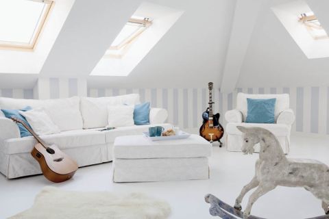 Pokój kąpielowy na poddaszu połączony jest z muzycznym.