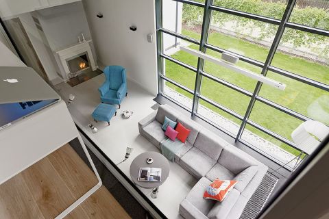 Przeszklone ściany powodują, że nawet w pochmurne dni jest jasno.