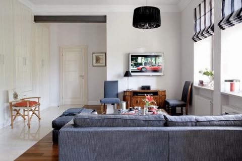 Przeważają tu naturalne kolory: szarości i beże, a mocne są tylko dodatki, by w każdej chwili można je było zastąpić innymi.