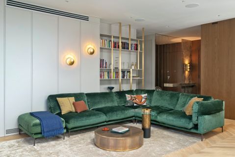 zielony narożnik w salonie aranżacje