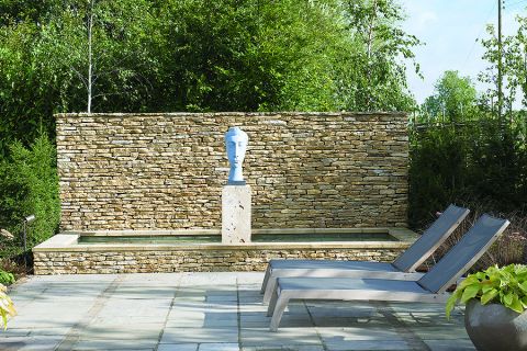 Stajnia może być przytulnym domem nie tylko dla koni. Projektant wnętrz z Londynu urządził się w swojej bardzo elegancko.