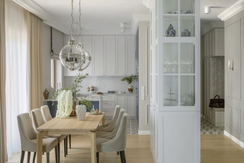 styl hamptons w mieszkaniu w bloku