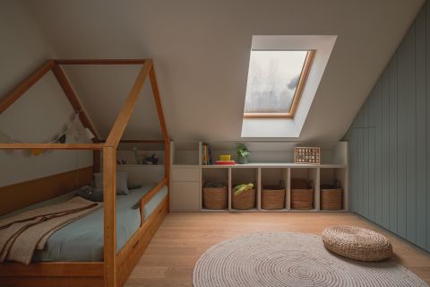 pokój dziecięcy na poddaszu w domu na warmińskiej wsi