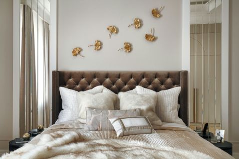 jasna sypialnia w stylu modern classic