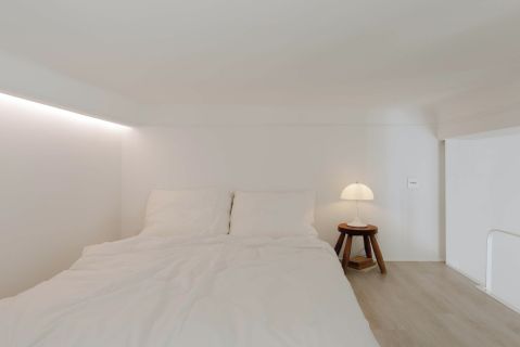 sypialnia na antresoli