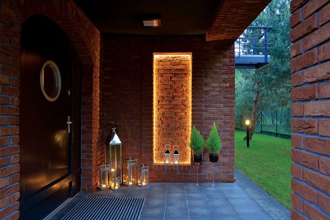 To nie stajnia w Beneluksie, zamieniona przez milionera w luksusową posiadłość. To loft pod Piłą.