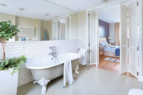 wolnostojąca wanna w stylu retro