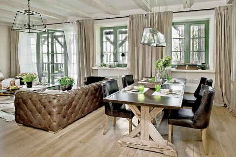 Właścicielka nie chciała wnętrza kobieco-francuskiego bo w domu mieszkaja również czterej mężczyźni. To dlatego wybrała