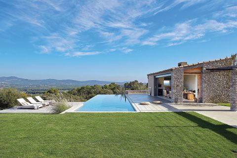 Wygląda jak laserowo wycięty kawałek nieba.