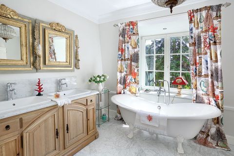 Zasłony w muszle od Manuela Canovasa.