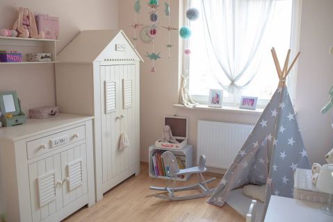 Jak urządzić pokój dla dziecka? Pastele będą odpowiednie.