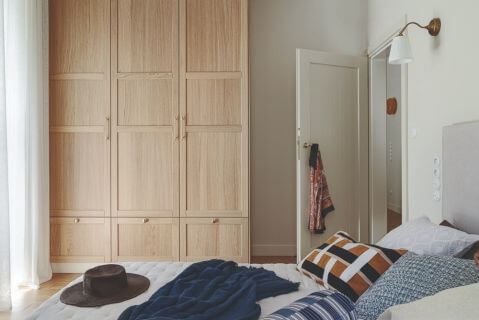 sypialnia w ciepłych kolorach