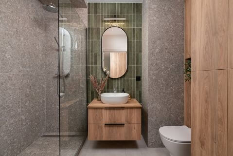 łazienka w mieszkaniu w bloku