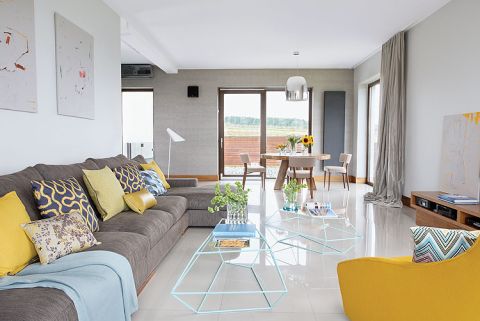 We wnętrzach rządzi minimalizm, także dekoracyjny.