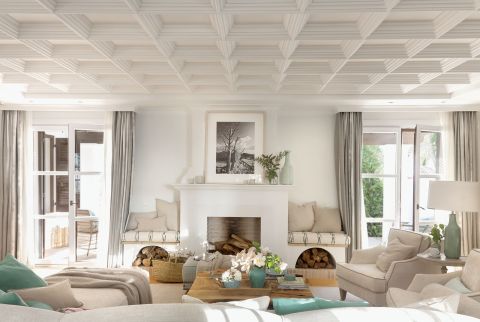 W półcieniu koronkowych zadaszeń, otuleni zapachem kwiatów i rozłożeni na wiklinowych siedziskach. Tak wypoczywają mieszkańcy