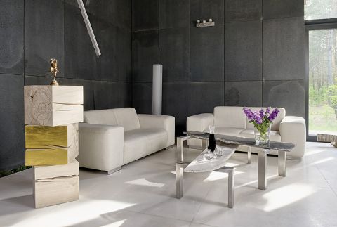 Pomysłowy stolik kawowy. Dom z prawdziwą tężnią