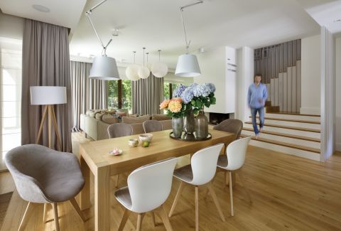 Przytulny dom ze skandynawska nutą. Tak mieszkają Katarzyna i Mateusz w domu w nowoczesnym stylu.