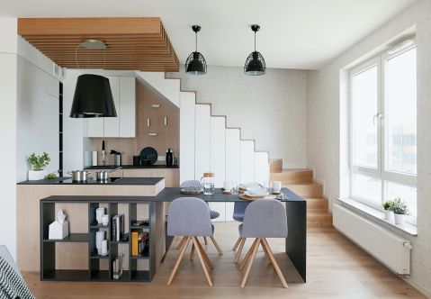 kuchnia pod schodami