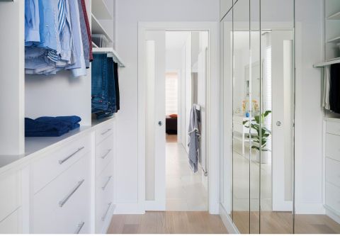 biała elegancka  garderoba