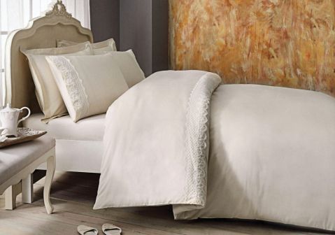 satynowa pościel z koronką