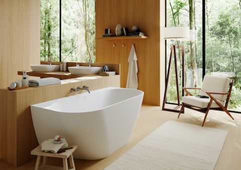 dwie umywalki w dużej łazience dla pary