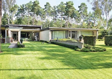 Pani Jolanta nie miała wątpliwości, żeby zamienić pałacową rezydencję na taką nowoczesną willę.