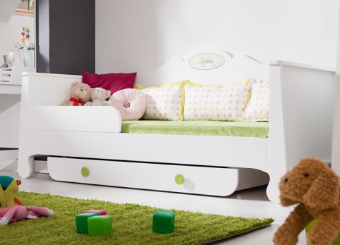 Parole to kolekcja ponadczasowa, która dzięki wielości brył i funkcjonalności rozwiązań, może służyć dziecku przez