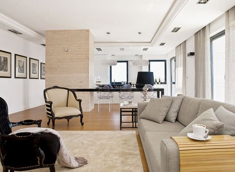 Prosto, ale elegancko, dużo szlachetnego kamienia – marmurów, trawertynów, granitów.