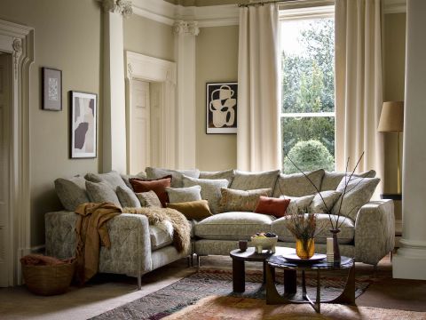 jaki kolor zasłon do szarego salonu