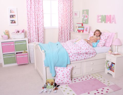 Pokój dla dziecka z nowoczesnymi, dziecięcymi meblami