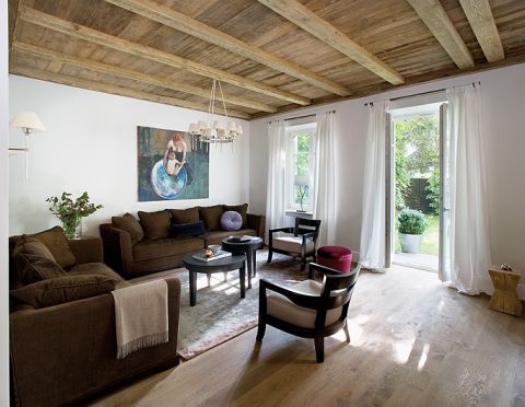 Belki sufitowe odkryto przez przypadek, w trakcie remontu.