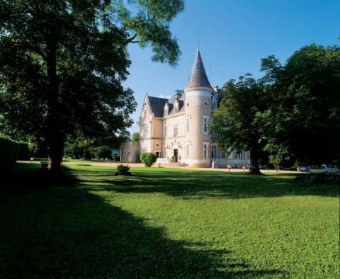Zamek w Château des Reynats pod Périgueux.
