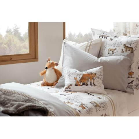 Maluchowi na pewno będzie lepiej się spało w pościeli z puszystymi zwierzakami lub wzorami z ulubionych bajek. Zdjęcia: Zara