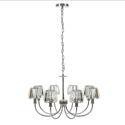 Żyrandol do salonu może mieć 3, 5 albo 7 ramion