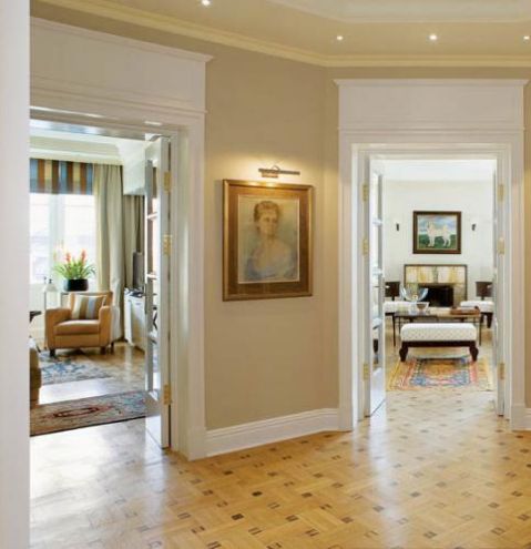 Przebudowując mieszkanie, nowi właściciele starali się zachować wszystko to, co dało się uratować. Najbardziej cieszą