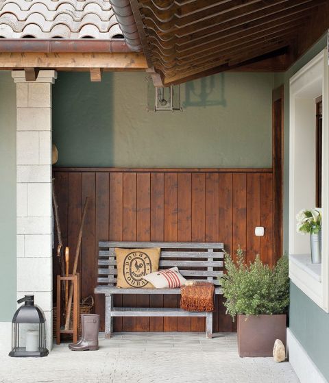 Dom w stylu rustykalnym z widokiem na górskie szczyty