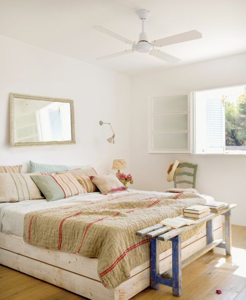 Nie ma lepszej pościeli na upały niż lniana – mówi Ariadna. – Nie pocisz się pod nią, nie przegrzewasz.