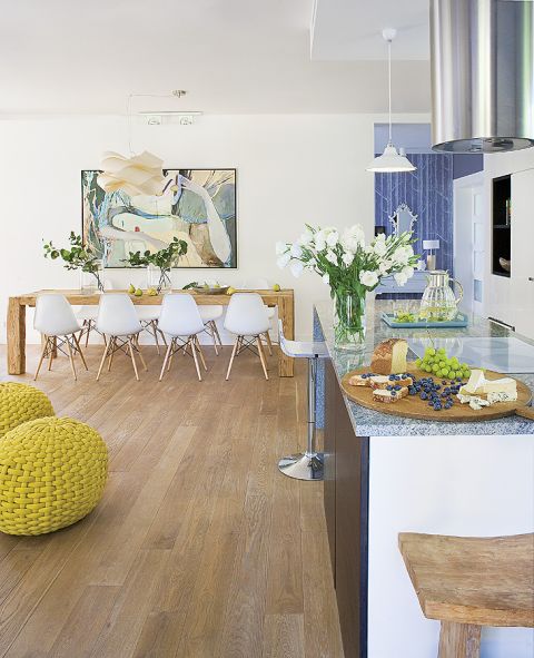 Skandynawski styl w sosnowym lesie