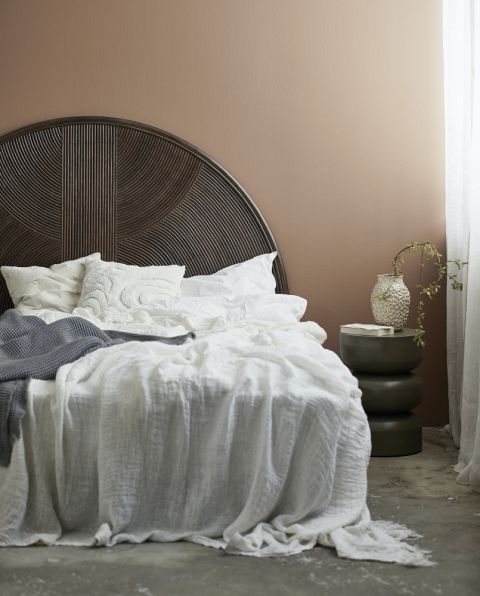 ryflowany zagłówek łóżka