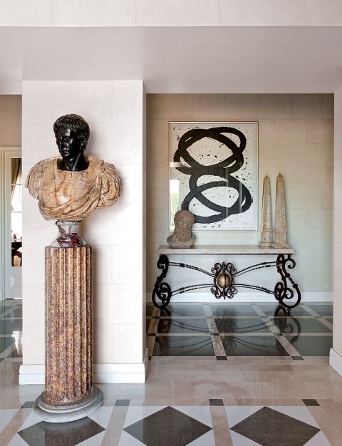 Perskie dywany, afrykańskie bębny, weneckie szkła, wyszukane forniry i marmury. Projektanci Ramón i Paco mieli