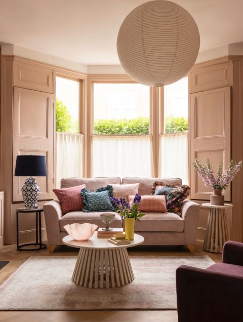 jak wieszać firany do salonu