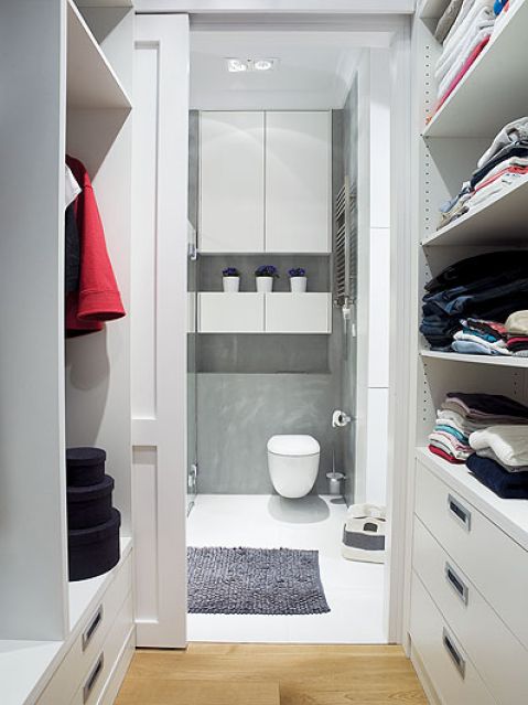 Minimalistyczna łazienka z imitacją betonu.