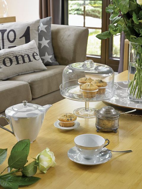 Dom urządzony jest w prostym stylu skandynawskim.